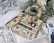 Dior Lady D-Lite Bag Flowers Embroidery Size 24 x 20 x 11 cm - 1