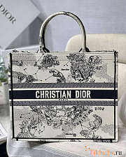 Dior Large Book Tote Latte Toile de Jouy Zodiac 42 x 35 x 18.5 cm - 1