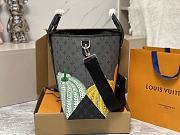 Louis Vuitton Weekend Tote LV x YK Monogram 43 x 34 x 17.5 cm - 4