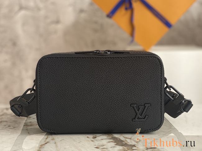 Louis Vuitton Alpha Wearable Black 18.5 x 11 x 6.5 cm - 1