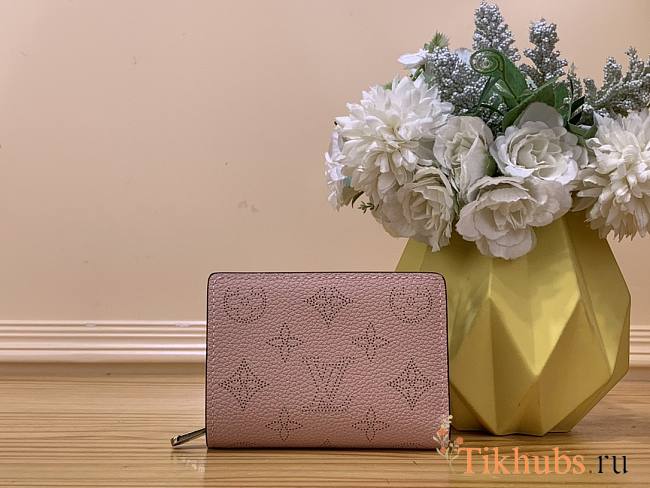 Louis Vuitton LV Cléa Wallet Pink 11 x 8.5 x 3.5 cm - 1