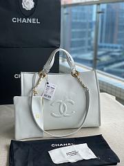 Chanel 22 Calfskin Tote Bag Large White 39x29x15cm - 1