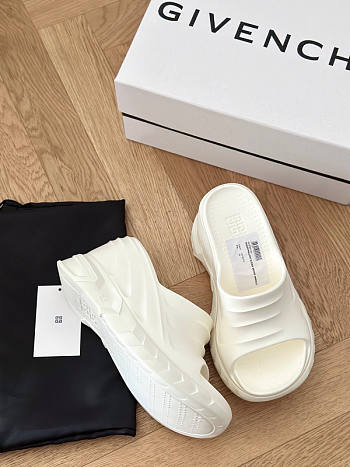 Givenchy Marshmallow Sandals In Rubber White