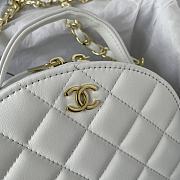 Chanel Clutch With Chain White 16x12x6cm - 5