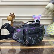 Louis Vuitton LV Comet Bumbag Black Borealis 45 x 17 x 9 cm - 6