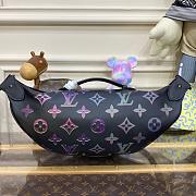 Louis Vuitton LV Comet Bumbag Black Borealis 45 x 17 x 9 cm - 5