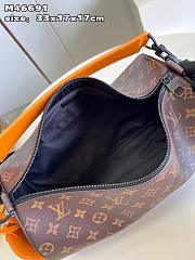 Louis Vuitton LV Soft Polochon MM 33 x 17 x 17 cm - 5