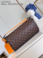 Louis Vuitton LV Soft Polochon MM 33 x 17 x 17 cm - 4