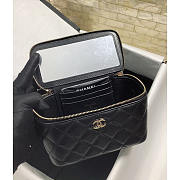 Chanel Vanity Case with Chain in Black Lambskin 17x9.5x8cm - 4