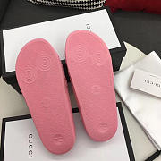 Gucci Women's Rubber GG Slide Sandal Pink - 2