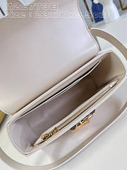 Louis Vuitton LV Twist White MM 23 x 17 x 9.5 cm - 6