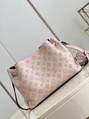 Louis Vuitton LV Bella Tote Beige 32 x 23 x 13 cm - 2