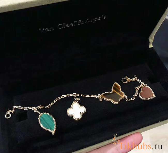 Van Cleef & Arpels Bracelet 02 - 1