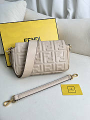 Fendi Baguette Leather Bag Beige 27x15x6cm - 5