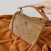 Valentino Garavani Roman Stud Bag Gold 25x16x10cm - 5