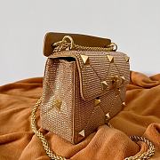 Valentino Garavani Roman Stud Bag Gold 25x16x10cm - 3