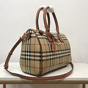 Burberry Check Medium Bowling Bag Archive Beige 30 x 15 x 21cm - 4