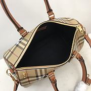 Burberry Check Medium Bowling Bag Archive Beige 30 x 15 x 21cm - 3