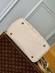 Louis Vuitton LV Blossom MM Beige 30x27.5x16cm - 5