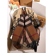 Burberry EKD Graphic Jacquard Cape 160x160cm - 4