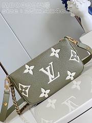 Louis Vuitton LV Multi Pochette Accessoires Green 25 x 14.5 x 4.5 cm - 2