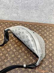 LV Discovery Bumbag Grey 44x15x9cm - 2