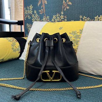 Valentino Mini Bucket Bag Vlogo Sigbature Chain Black 20x18x7cm