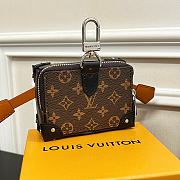 Louis Vuitton LV Mister Trunk Key Holder 10x5x6cm - 4