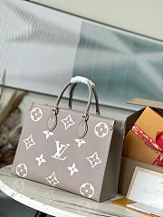 Louis Vuitton LV OnTheGo MM Grey 35 x 27 x 14 cm - 4