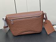 Louis Vuitton LV Montsouris Messenger A05 34 x 19 x 11 cm - 6