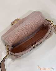 Fendi Baguette Pale Pink Sheepskin Bag 27x15x6cm - 4