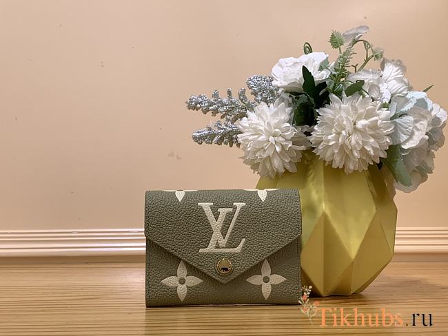 Louis Vuitton LV Victorine Green 12x9.5x1.5cm - 1