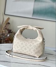 Louis Vuitton LV Why Knot PM Cream 28 x 34 x 12 cm - 1