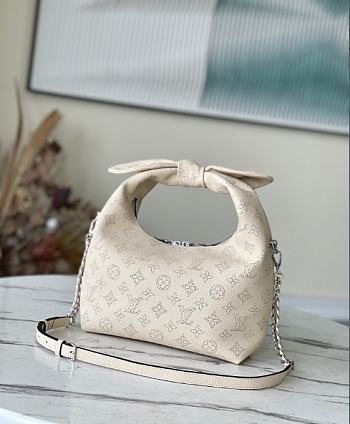 Louis Vuitton LV Why Knot PM Cream 28 x 34 x 12 cm