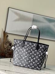 Louis Vuitton LV Neverfull MM Tote Grey Bag 31 x 28 x 14 cm - 5