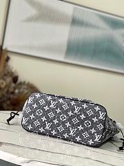 Louis Vuitton LV Neverfull MM Tote Grey Bag 31 x 28 x 14 cm - 6