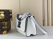 Louis Vuitton LV Twist MM White Epi 23 x 17 x 9.5 cm - 4