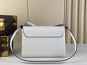 Louis Vuitton LV Twist MM White Epi 23 x 17 x 9.5 cm - 3