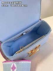 Louis Vuitton LV Twist PM Blue 19 x 15 x 9 cm - 6