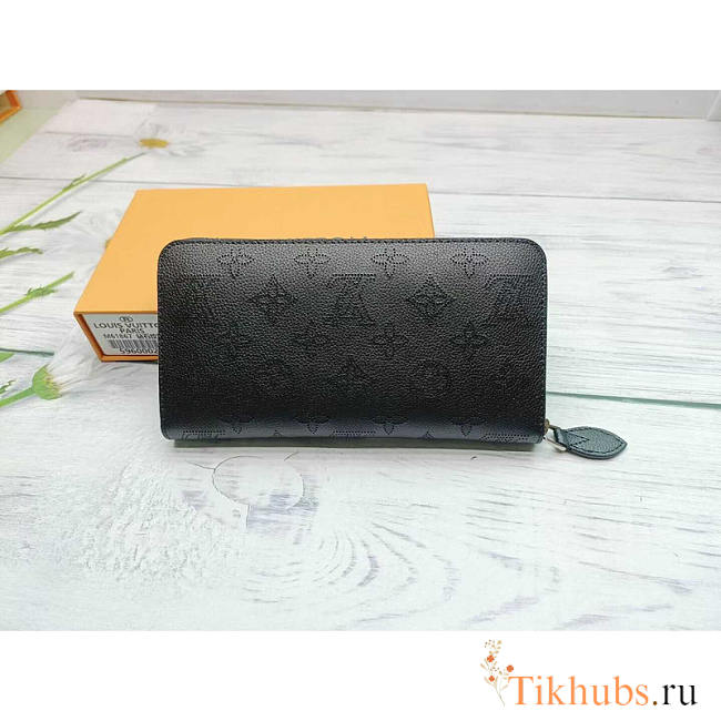 Louis Vuitton LV Zippy Wallet Mahina Black 19.5 x 10.5 x 2.5 cm - 1