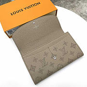 Louis Vuitton LV Wallet Iris Mahina Grey 19 x 12 x 2 cm - 5