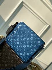 Louis Vuitton LV District PM Atlantic Blue 26 x 20 x 7 cm - 1