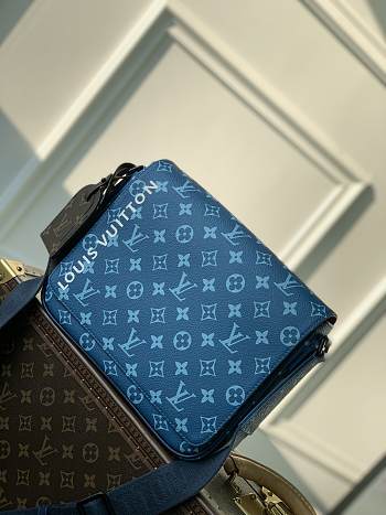 Louis Vuitton LV District PM Atlantic Blue 26 x 20 x 7 cm