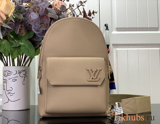 Louis Vuitton LV Beige Pilot Crossbody Bag 20 x 30 x 4 cm - 1