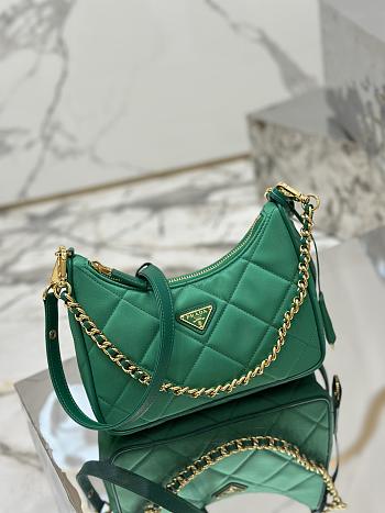 Prada Re-Edition 1995 Chaîne Re-Nylon Mini-bag Green 22x18x6cm