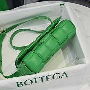 Bottega Veneta Padded Cassette Leather Shoulder Bag Green 26x18x8cm - 5