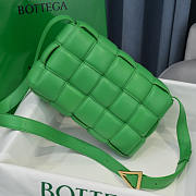 Bottega Veneta Padded Cassette Leather Shoulder Bag Green 26x18x8cm - 3