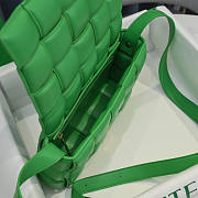 Bottega Veneta Padded Cassette Leather Shoulder Bag Green 26x18x8cm - 2