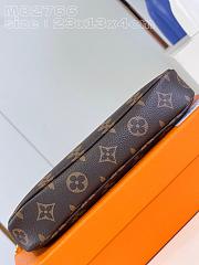 Louis Vuitton LV Pochette Accessoires Monogram 23.5 x 13.5 x 4 cm - 2