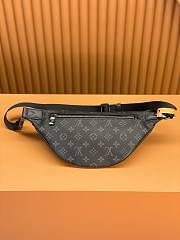 Louis Vuitton LV Discovery Bumbag PM 44 x 15 x 9 cm - 6